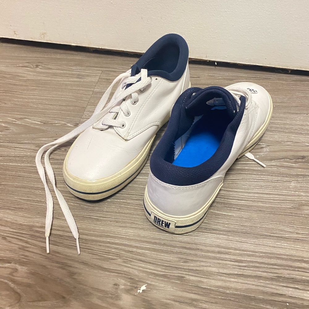 Vintage DREW white leather sneakers great cond orthopedic granny shoes but cute.